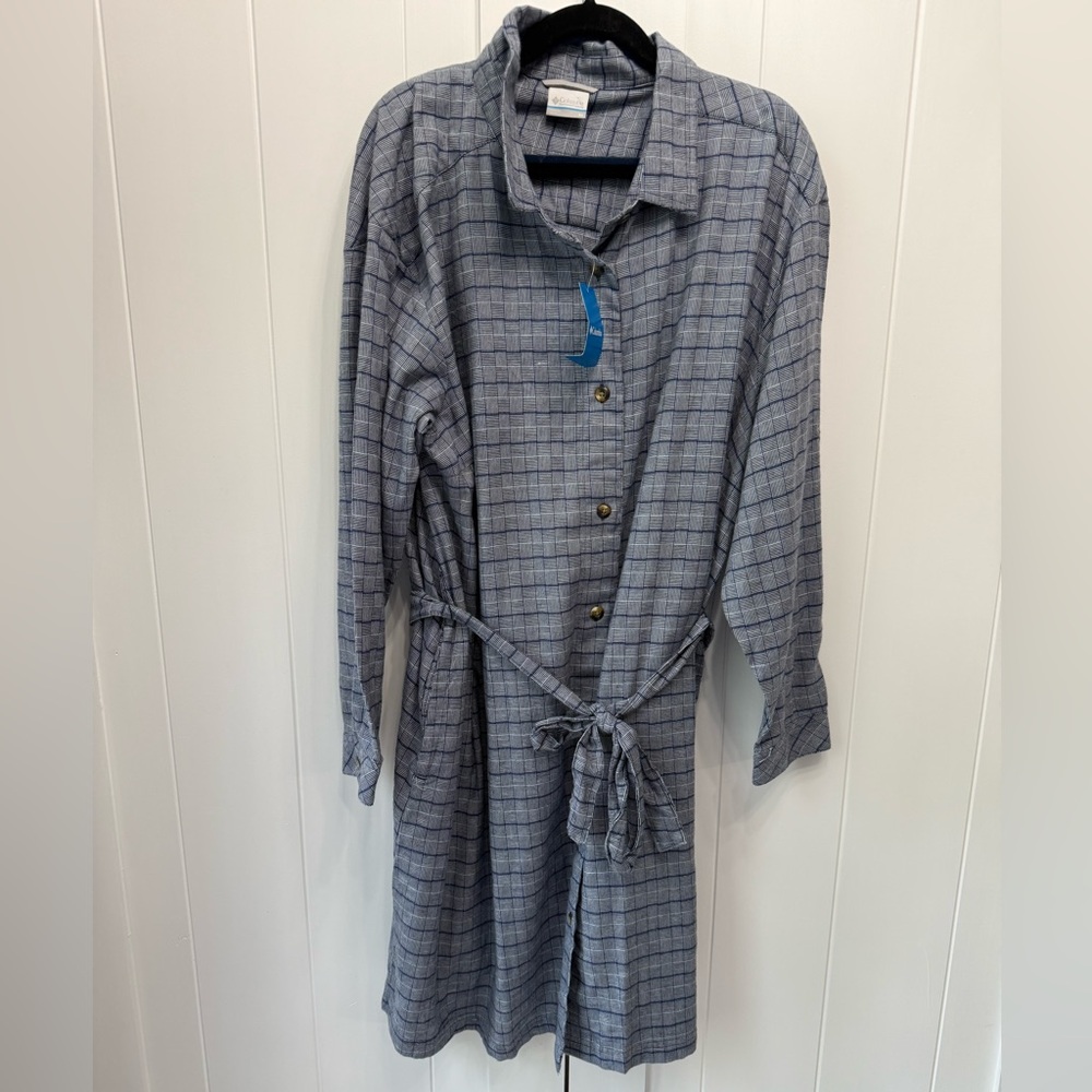 Columbia Women's Holly Hideaway Flannel Dress. NWT size 1X blue and white
